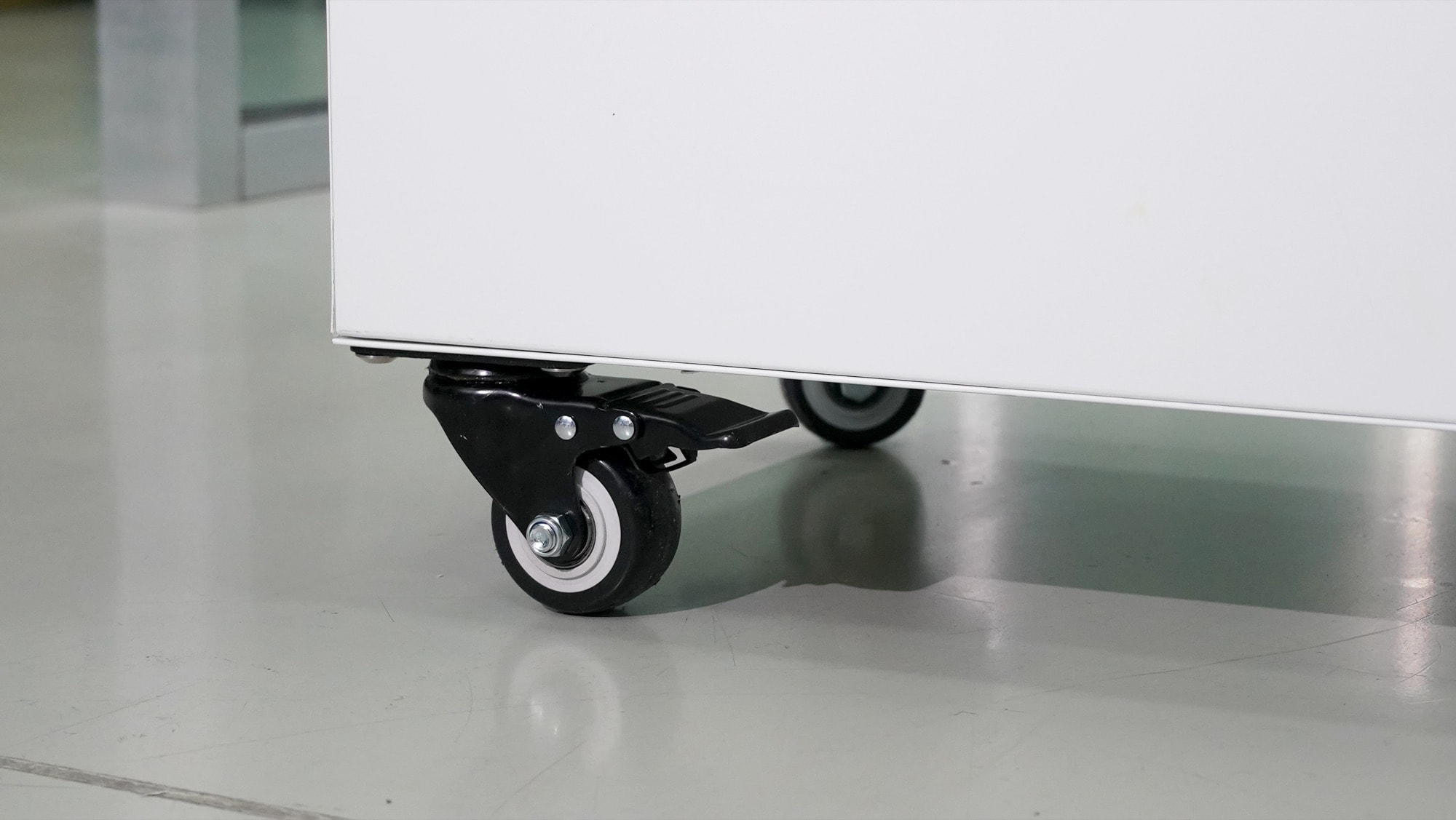 Ruote con freno dell'Airdog Proclean per l'installazione a terra